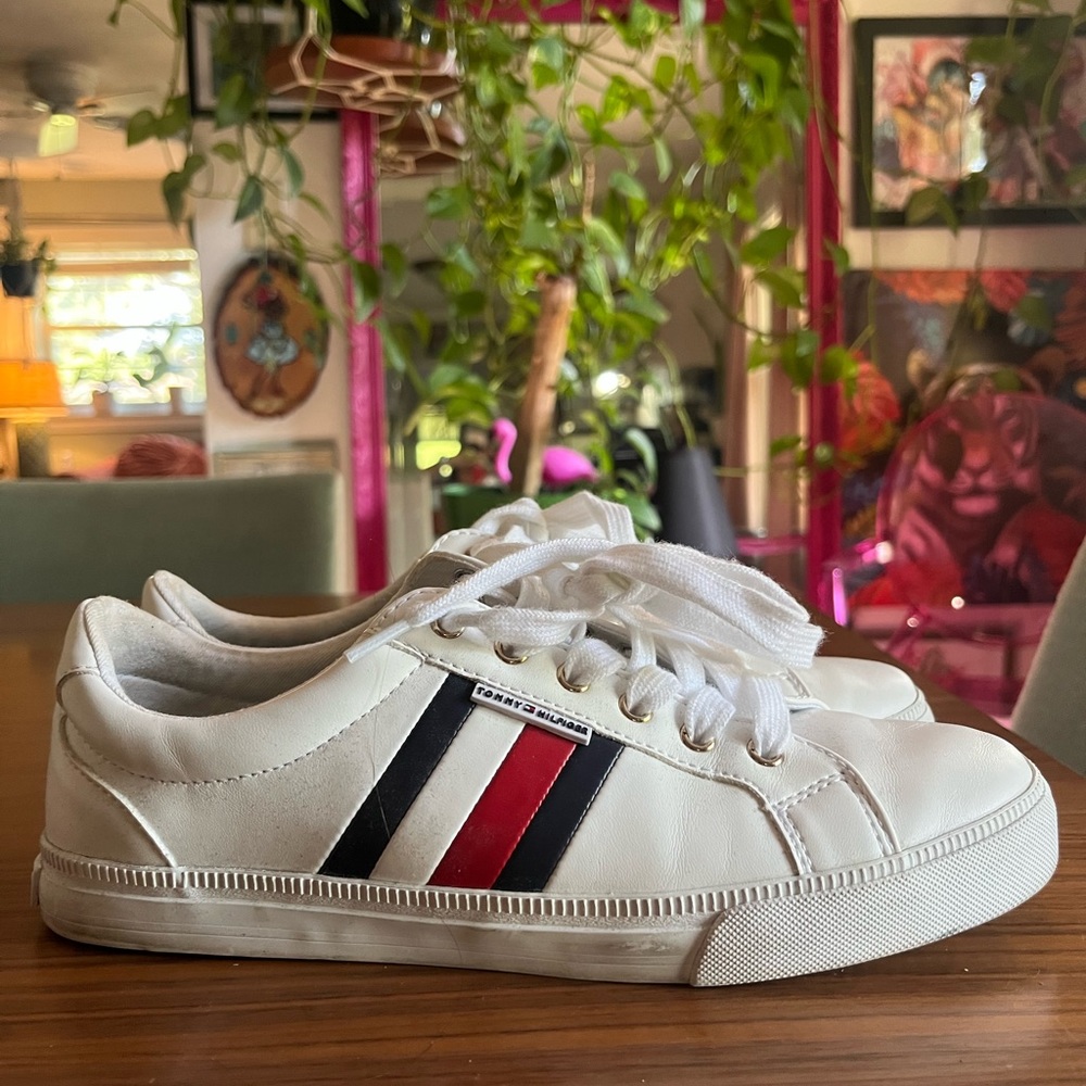 Tommy Hilfiger white sneakers women’s 8.5